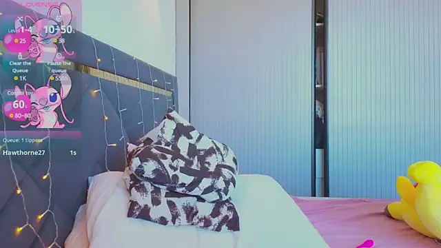 Mia Tin online show from 03.18.25