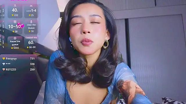 Mia Tin online show from 10.31.25