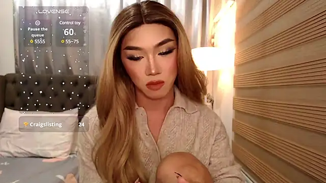 Snapshot of Local_Hoelyx chatting on 12.29.24 Local Hoelyx online show from 12.29.24