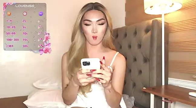 Snapshot of Local_Hoelyx chatting on 02.13.25 Local Hoelyx online show from 02.13.25