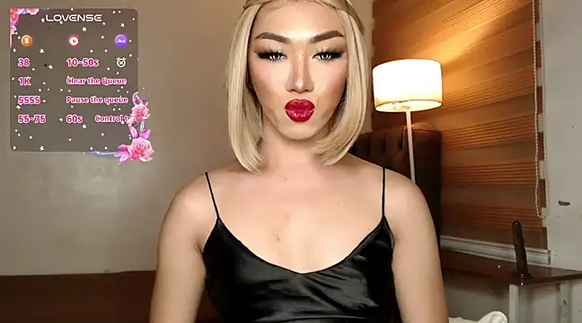 Snapshot of Local_Hoelyx chatting on 02.16.25 Local Hoelyx online show from 02.16.25