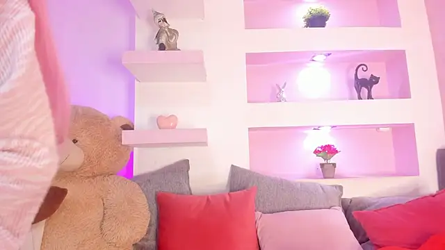  liathompsom09 online show from 12.16.25