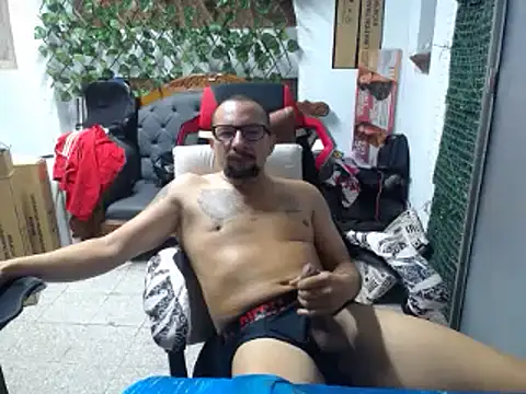 Snapshot of alexam_gal@xh chatting on 01.05.25 alexam galxh online show from 01.05.25