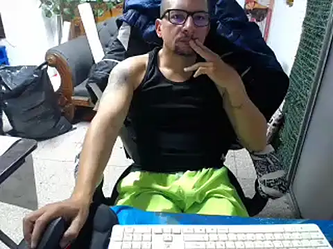 Snapshot of alexam_gal@xh chatting on 03.05.25 alexam galxh online show from 03.05.25