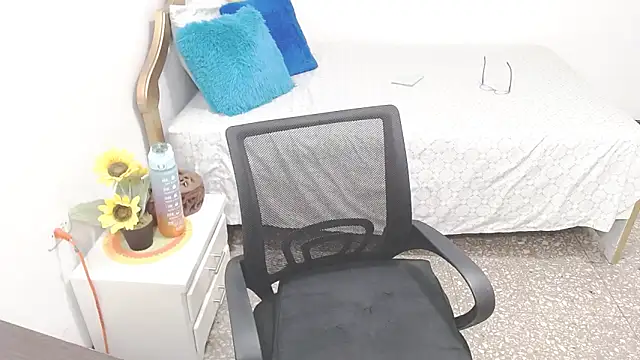 emiliaa hot online show from 12.08.24