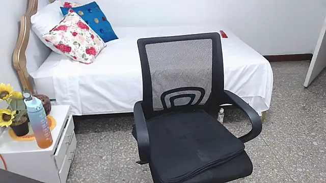 emiliaa hot online show from 12.22.24