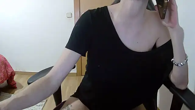 Snapshot of Vampirosa chatting on 12.22.25 Vampirosa online show from 12.22.25