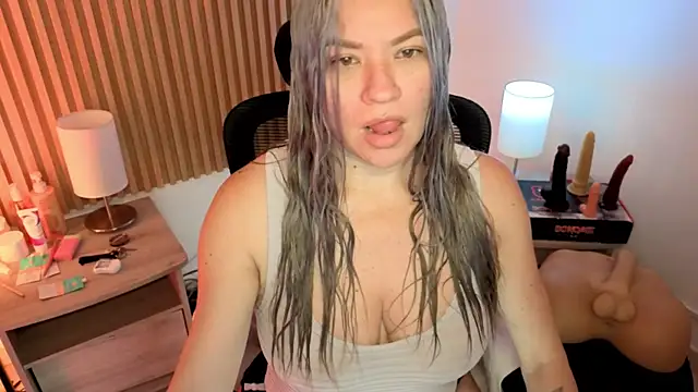 Snapshot of MarianL0ve chatting on 05.06.26 MarianL0ve online show from 05.06.26