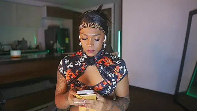 AmberRaus online show from 10.21.25