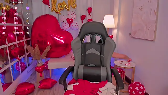 LeahJones  online show from 02.14.26