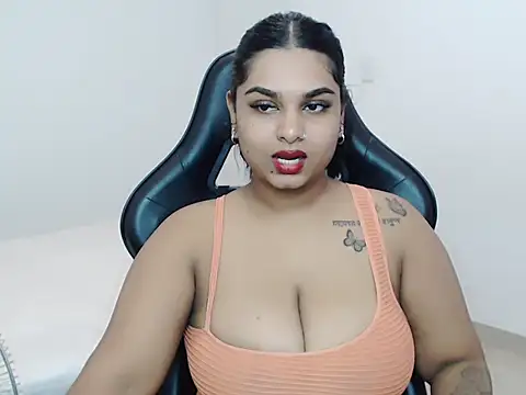 Snapshot of layla_amin chatting on 12.02.24 layla amin online show from 12.02.24