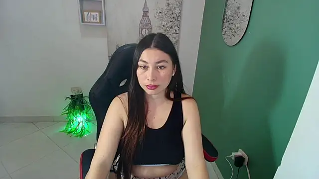 Snapshot of bella_99_ chatting on 10.22.25 bella 99 online show from 10.22.25