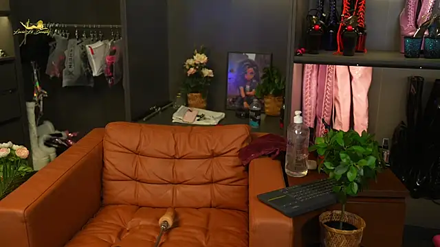 Snapshot of lacie_le_beauty chatting on 01.13.25 lacie le beauty online show from 01.13.25