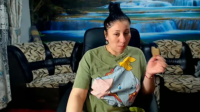 Snapshot of MoistMady chatting on 03.01.25 MoistMady online show from 03.01.25