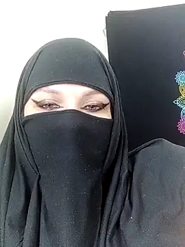 Snapshot of evelyn__salah chatting on 10.22.25 evelyn salah online show from 10.22.25