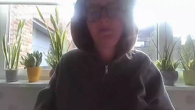 LiquidLeonie online show from 03.25.26