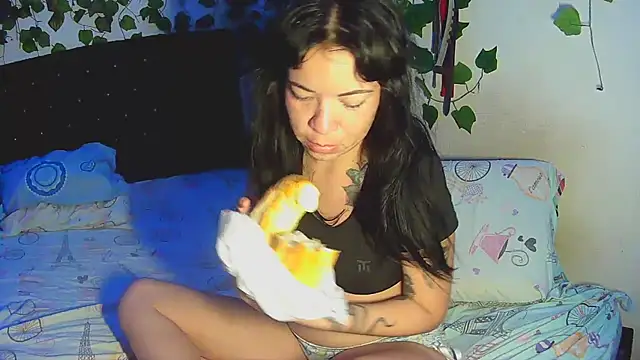 Snapshot of fresa_caliente chatting on 01.28.25 fresa caliente online show from 01.28.25