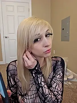 AmethystFoxx online show from 10.08.25