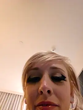 AmethystFoxx online show from 02.25.26