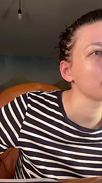 Snapshot of NinaVI chatting on 12.29.24 NinaVI online show from 12.29.24