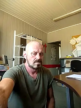 Snapshot of wilkalfa chatting on 05.26.26 wilkalfa online show from 05.26.26