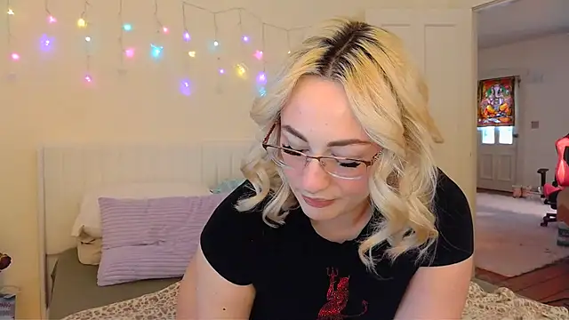 Snapshot of ashleyblaydex chatting on 02.17.26 ashleyblaydex online show from 02.17.26