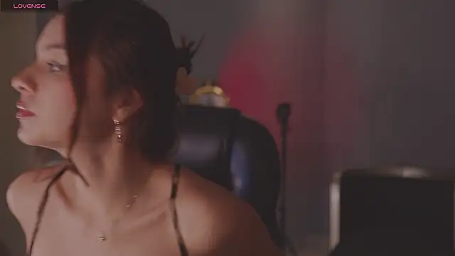 NaomiSainz online show from 02.27.26