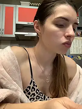 Snapshot of SeducingYoghourt chatting on 01.06.25 SeducingYoghourt online show from 01.06.25