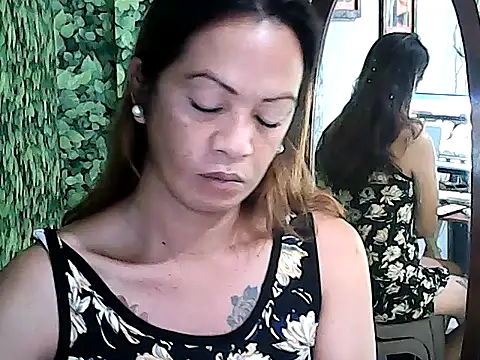 Snapshot of yummy_21xxx chatting on 10.07.25 yummy 21xxx online show from 10.07.25