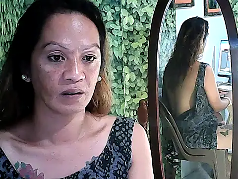 Snapshot of yummy_21xxx chatting on 10.16.25 yummy 21xxx online show from 10.16.25