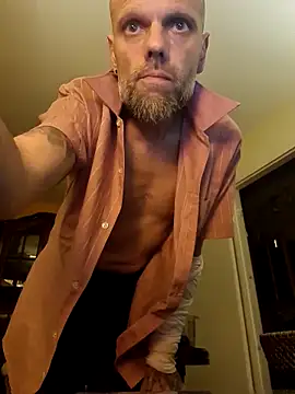 Snapshot of Ladyshaker82 chatting on 11.03.25 Ladyshaker82 online show from 11.03.25