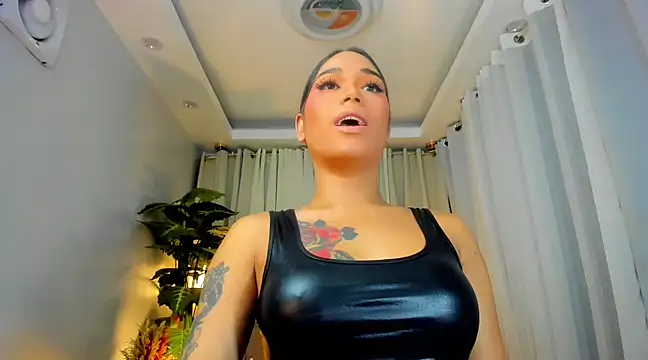 Snapshot of MistressSatisfactionOnTop chatting on 02.18.25 MistressSatisfactionOnTop online show from 02.18.25