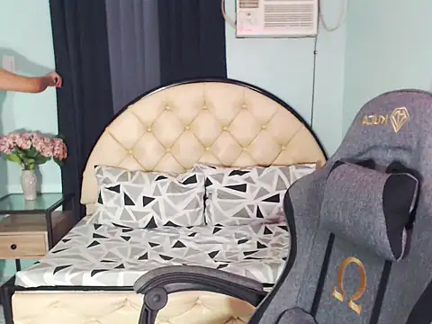 WeezyBabyXoxo online show from 11.25.25