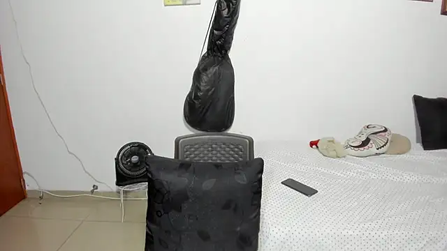 Snapshot of D-yanamilf chatting on 09.14.25 D-yanamilf online show from 09.14.25