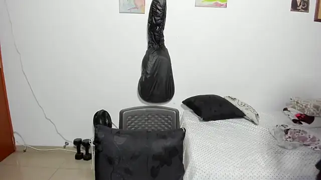 Snapshot of D-yanamilf chatting on 09.18.25 D-yanamilf online show from 09.18.25