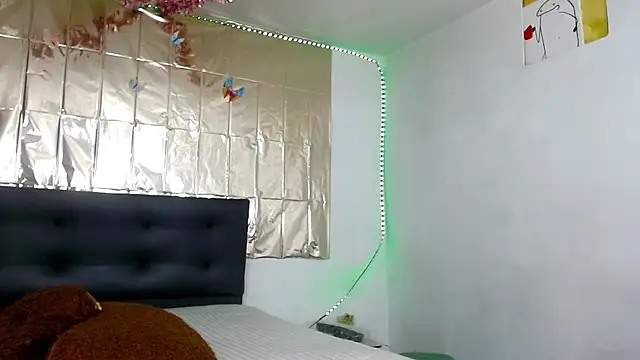 Snapshot of mussa_hott chatting on 10.15.25 mussa hott online show from 10.15.25