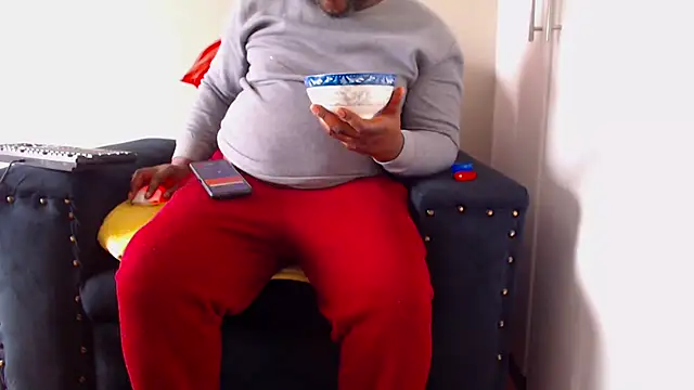 Snapshot of zuluboyxx chatting on 04.14.26 zuluboyxx online show from 04.14.26