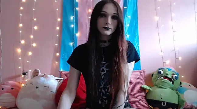 Snapshot of LilyLickt chatting on 01.19.25 LilyLickt online show from 01.19.25