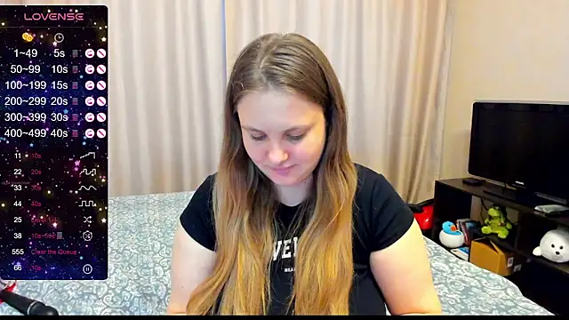 Snapshot of AlanaBrox chatting on 12.28.24 AlanaBrox online show from 12.28.24