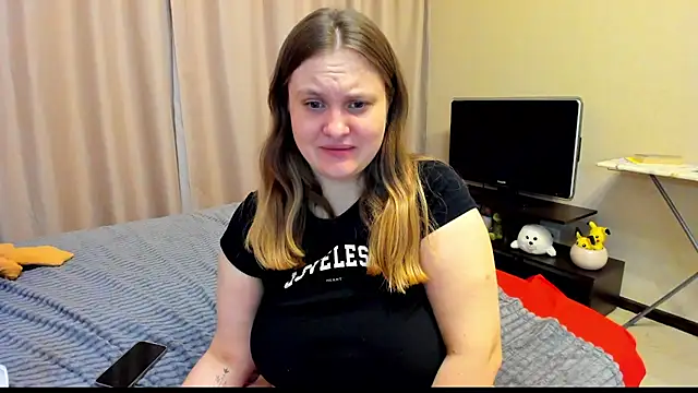 Snapshot of AlanaBrox chatting on 03.20.25 AlanaBrox online show from 03.20.25