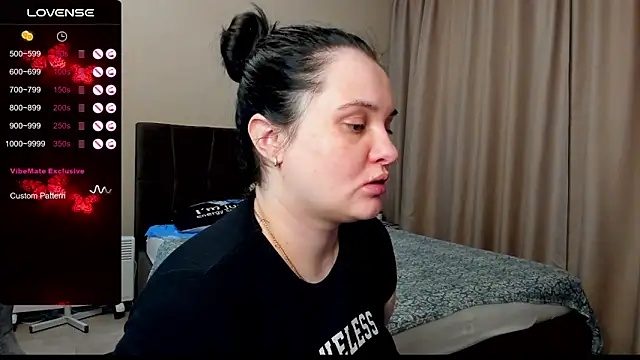 Snapshot of AlanaBrox chatting on 10.15.25 AlanaBrox online show from 10.15.25