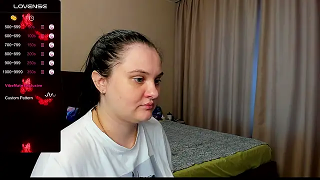 Snapshot of AlanaBrox chatting on 10.28.25 AlanaBrox online show from 10.28.25