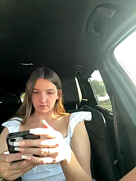 DoriDeluxe66 online show from 09.17.25