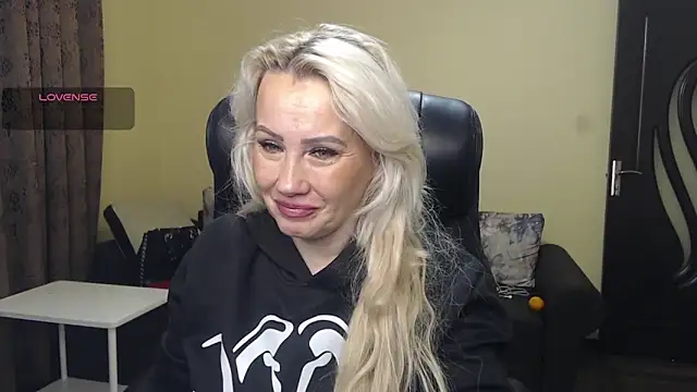 Snapshot of KandyHellenx chatting on 01.09.26 KandyHellenx online show from 01.09.26