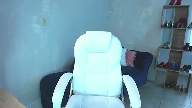 Snapshot of MissRhodes1 chatting on 10.30.25 MissRhodes1 online show from 10.30.25