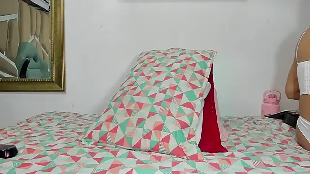 Snapshot of naia_blessed chatting on 02.08.25 naia blessed online show from 02.08.25