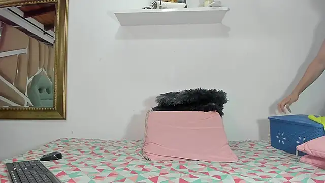 Snapshot of naia_blessed chatting on 02.14.25 naia blessed online show from 02.14.25