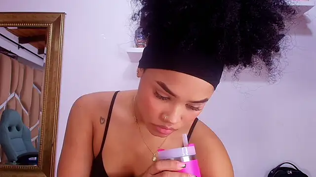 Snapshot of naia_blessed chatting on 10.06.25 naia blessed online show from 10.06.25