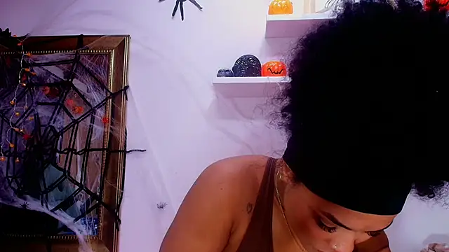 Snapshot of naia_blessed chatting on 10.23.25 naia blessed online show from 10.23.25