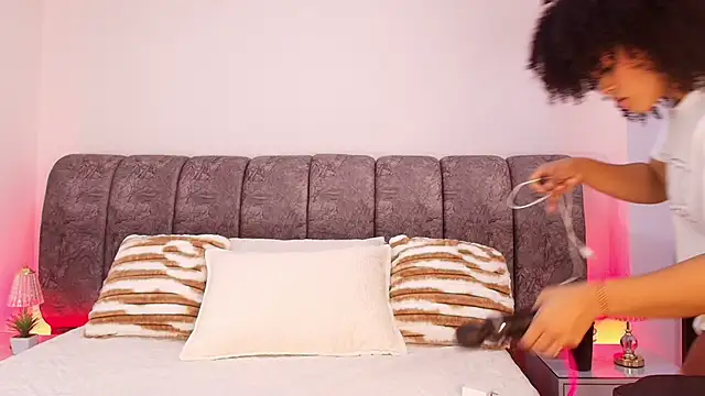 Snapshot of naia_blessed chatting on 11.11.25 naia blessed online show from 11.11.25